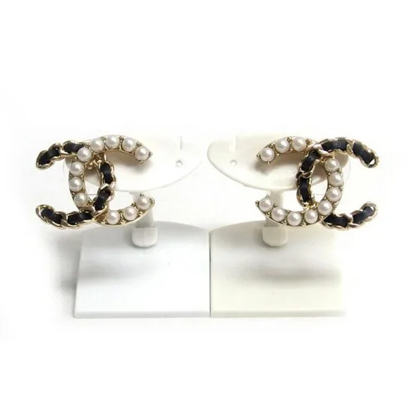 ❌❌❌SOLD❌❌❌ #111 Chanel Stud Earrings B22B Coco Mark Fake Pearl - Picture 1 of 7